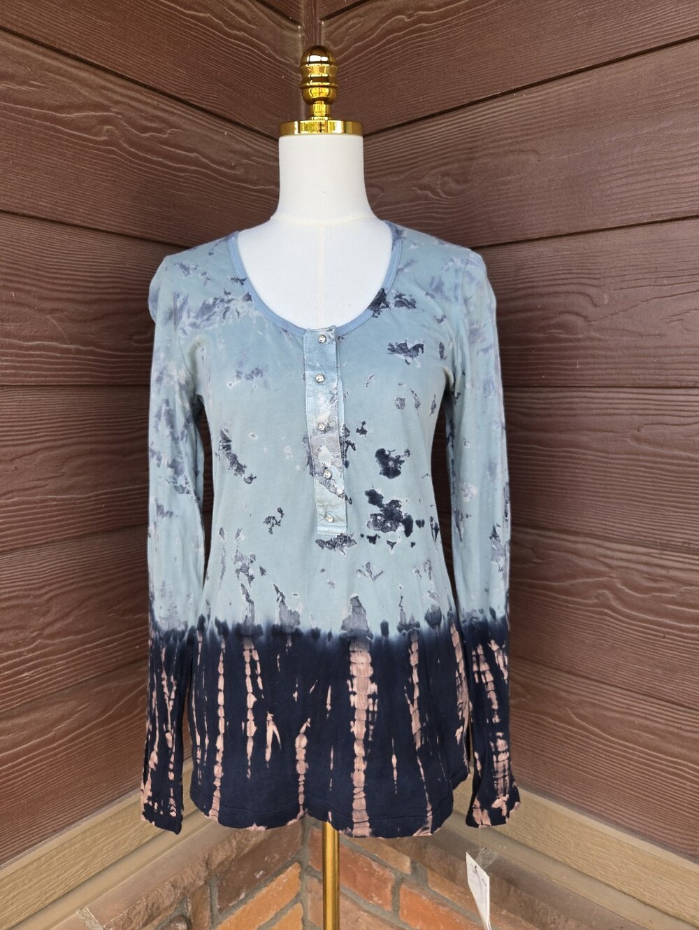 NWT Vioblu Tie‑Dye Scoop Neck Henley Top Women’s Medium